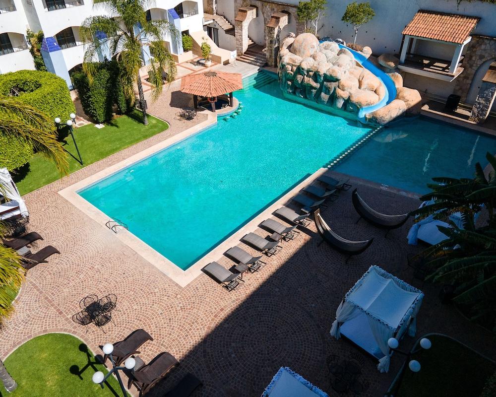 Hotel Gran Plaza & Convention Center Guanajuato Exterior photo